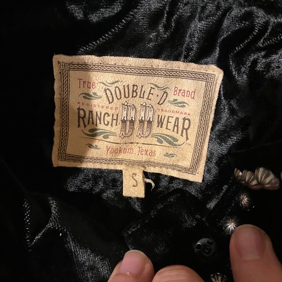 Double D Ranch Wear Studded Crushed Velvet Vest - Picture 7 of 9